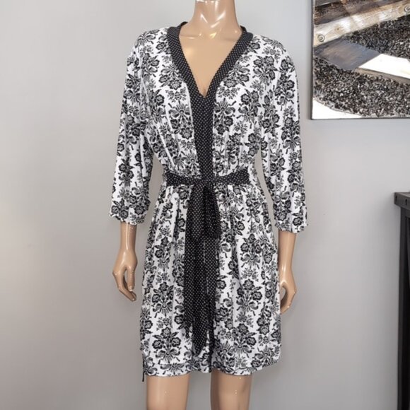 💠Laura Ashley Sleepwear Set Womens Size Large Black White Damask Robe Dress PJs - Picture 7 of 14
